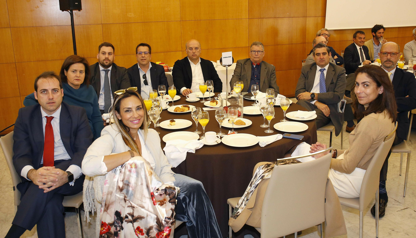 Las imágenes del foro joly con Elías Bendodo