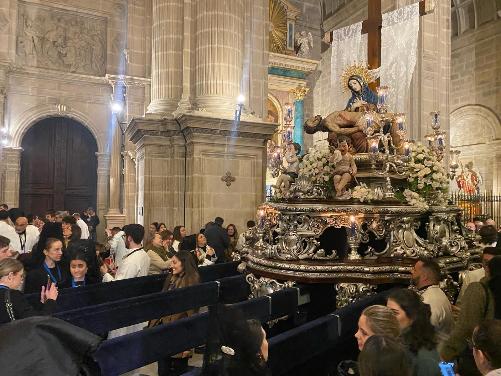 En imágenes: La Legión en las calles y la Buena Muerte en la Catedral