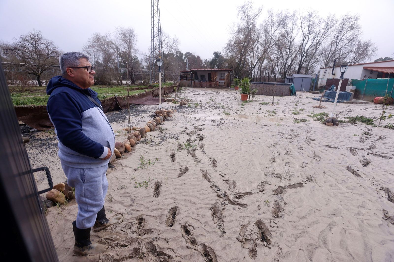 Limpieza en las parcelas de Córdoba tras el tren de tormentas