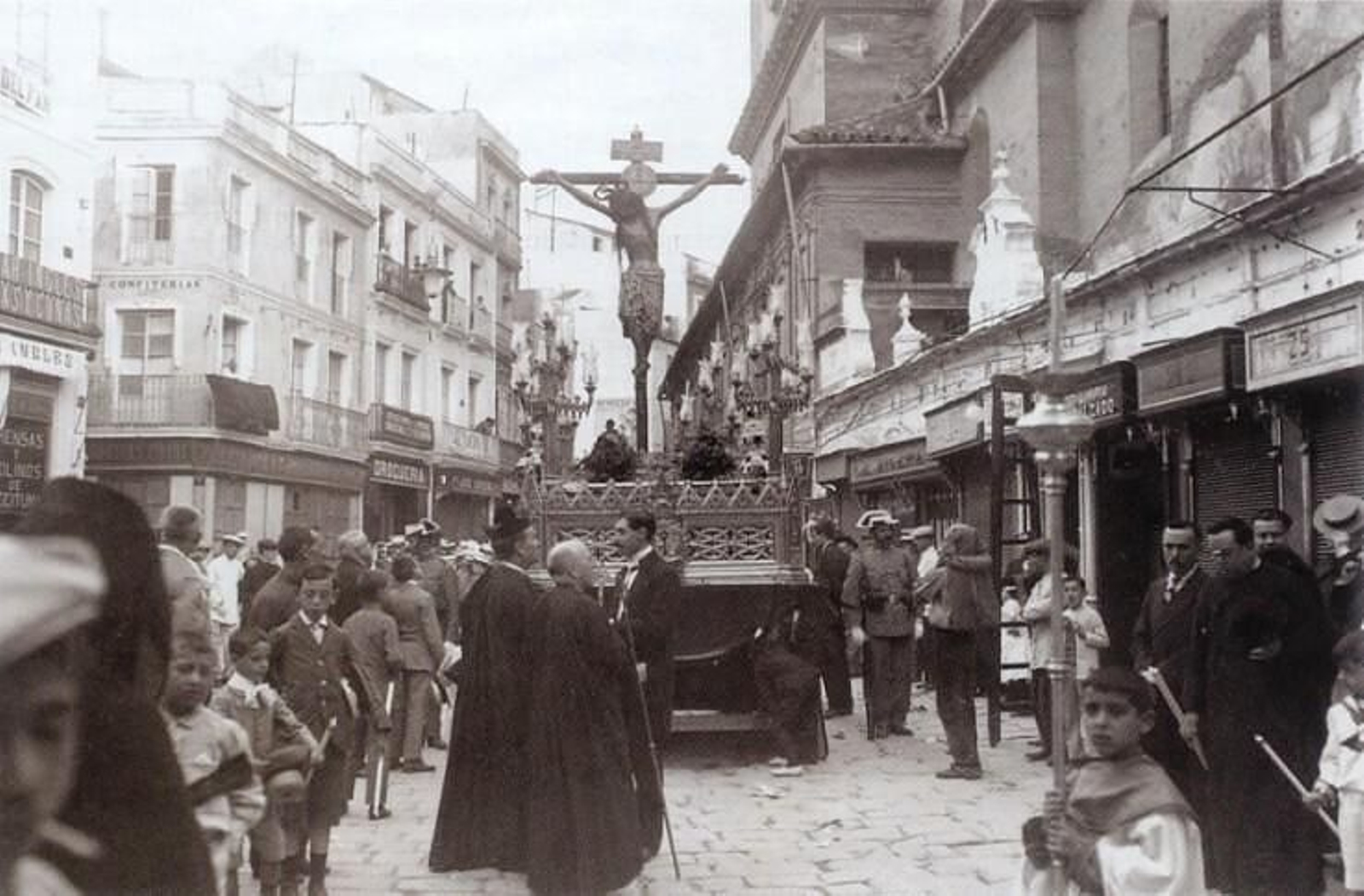 La última salida de la imagen.