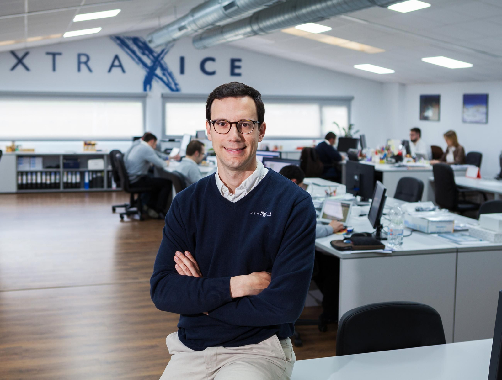 El CEO de Xtraice, Adrián Ortiz, en las oficinas de la empresa.