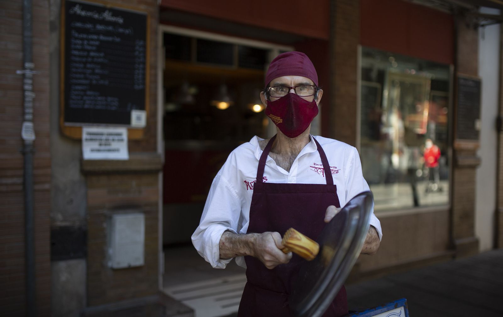 El cierre de los comercios y la hostelería se adelantan en Sevilla