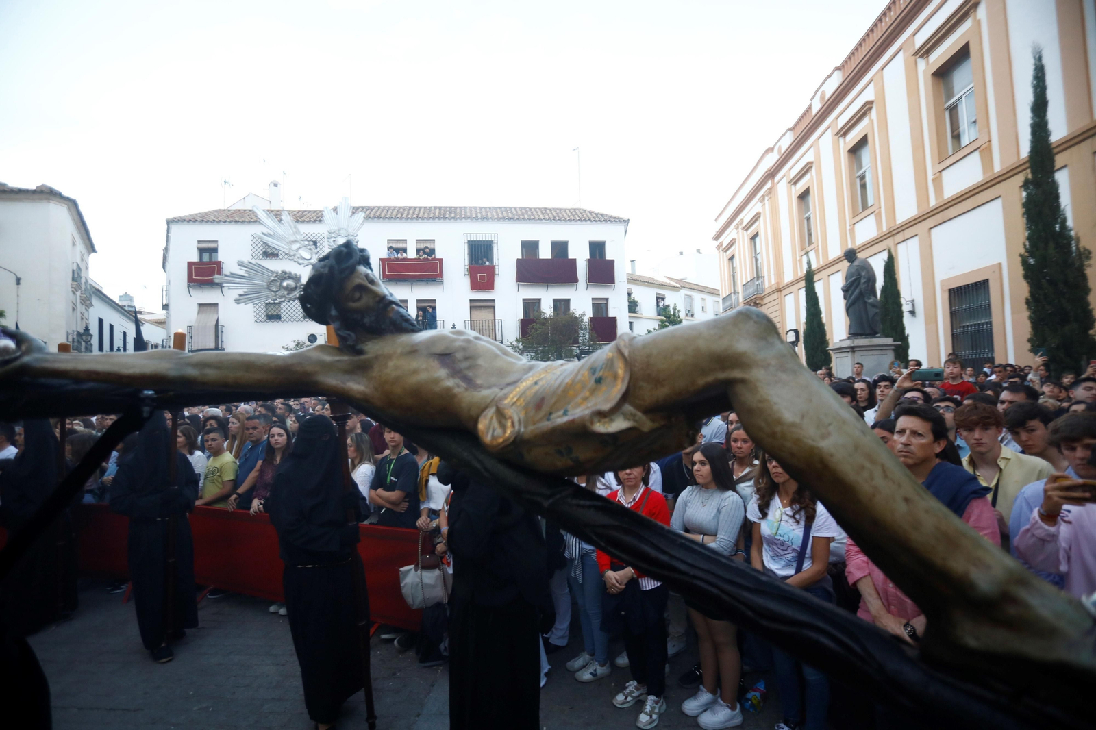Lunes Santo en Córdoba: la procesión del Vía Crucis, en imágenes