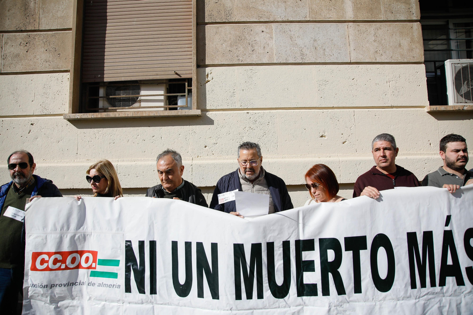 Imágenes de la concentración de CCOO y UGT  tras la muerte de un trabajador en accidente laboral