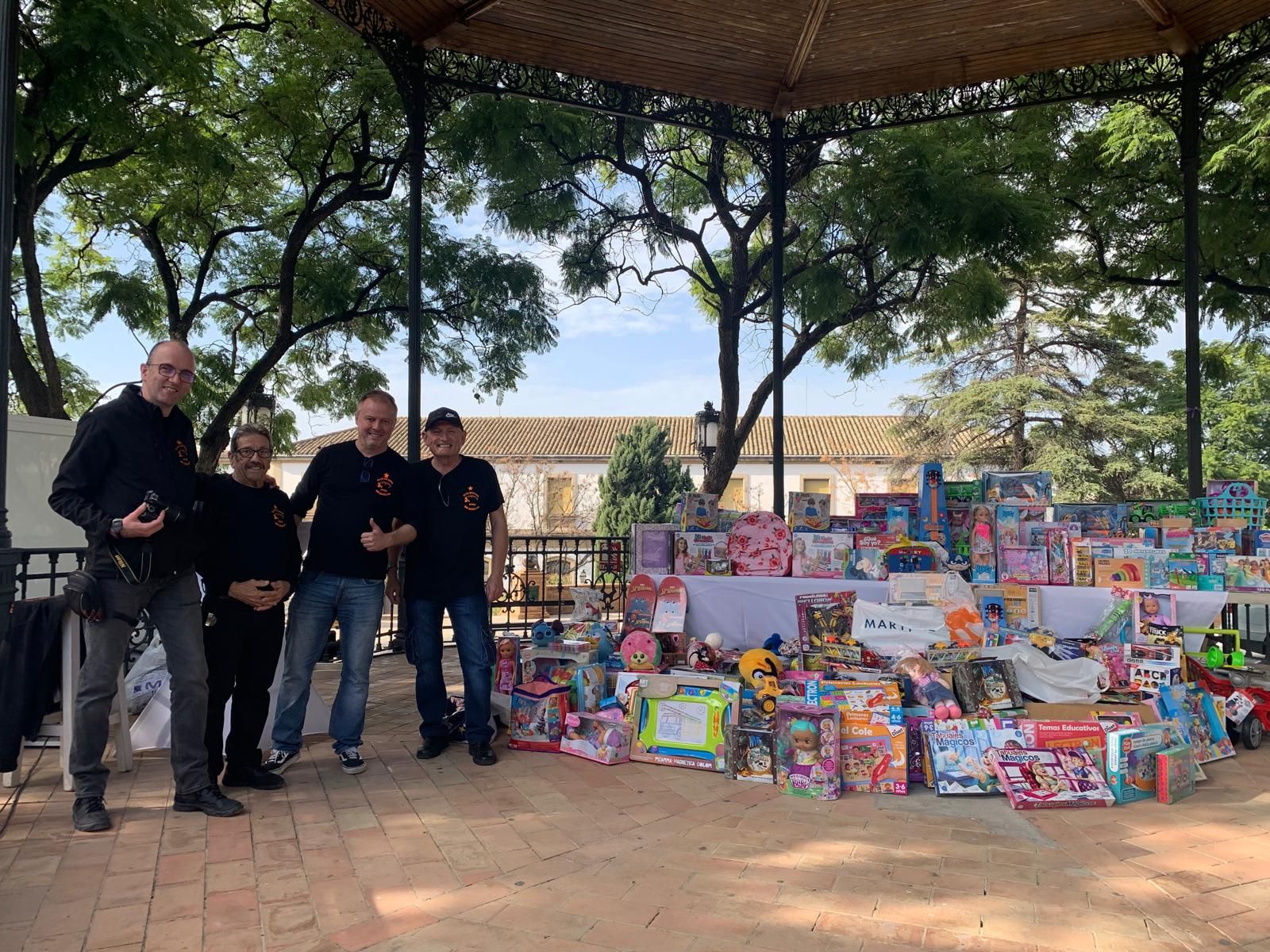 Juguetes recogidos por el Club Motero ‘Sin Gasolina’ para niños valencianos afectados por la DANA.