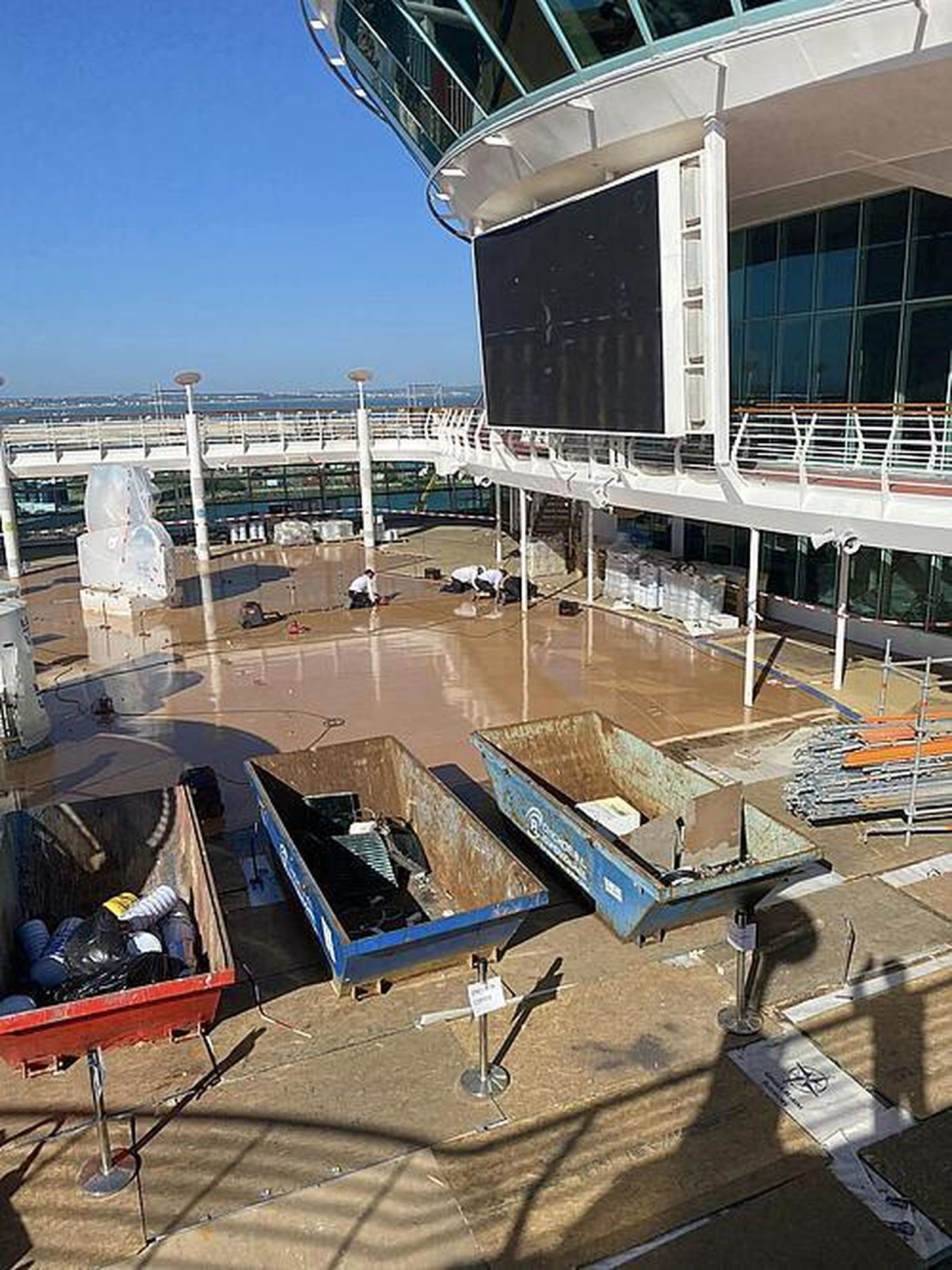 Imágenes del crucero Mariner of the Seas, durante su reparación en Navantia-Cádiz