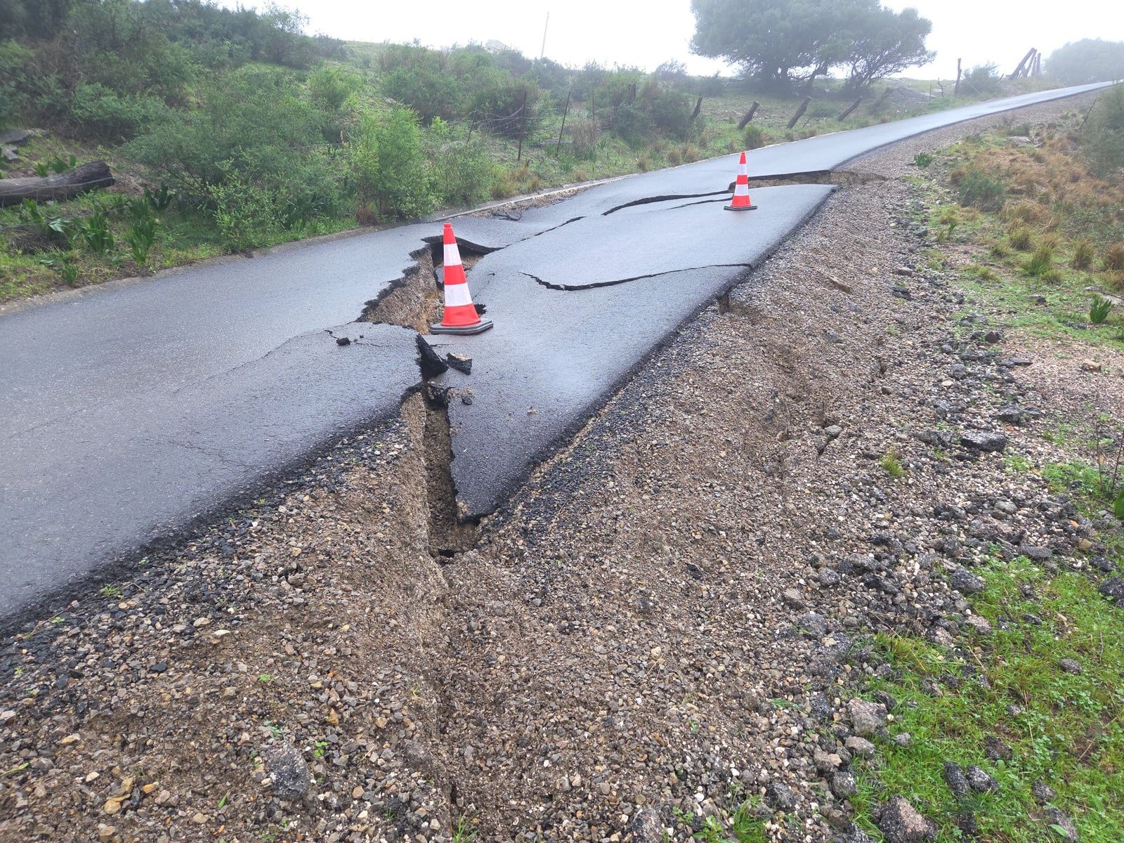 El deslizamiento de la Carretera de Betis, este jueves.