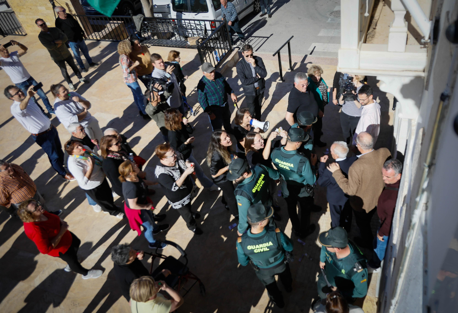 Imágenes de la moción de censura en Chercos