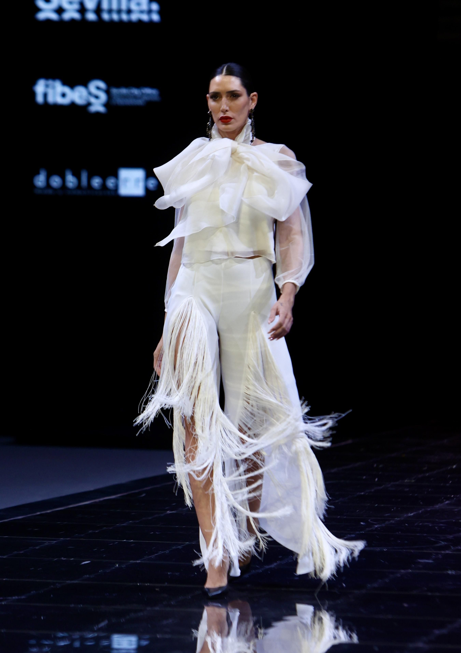 Desfile de Inma Castrejón en SIMOF 2024, todas las fotos