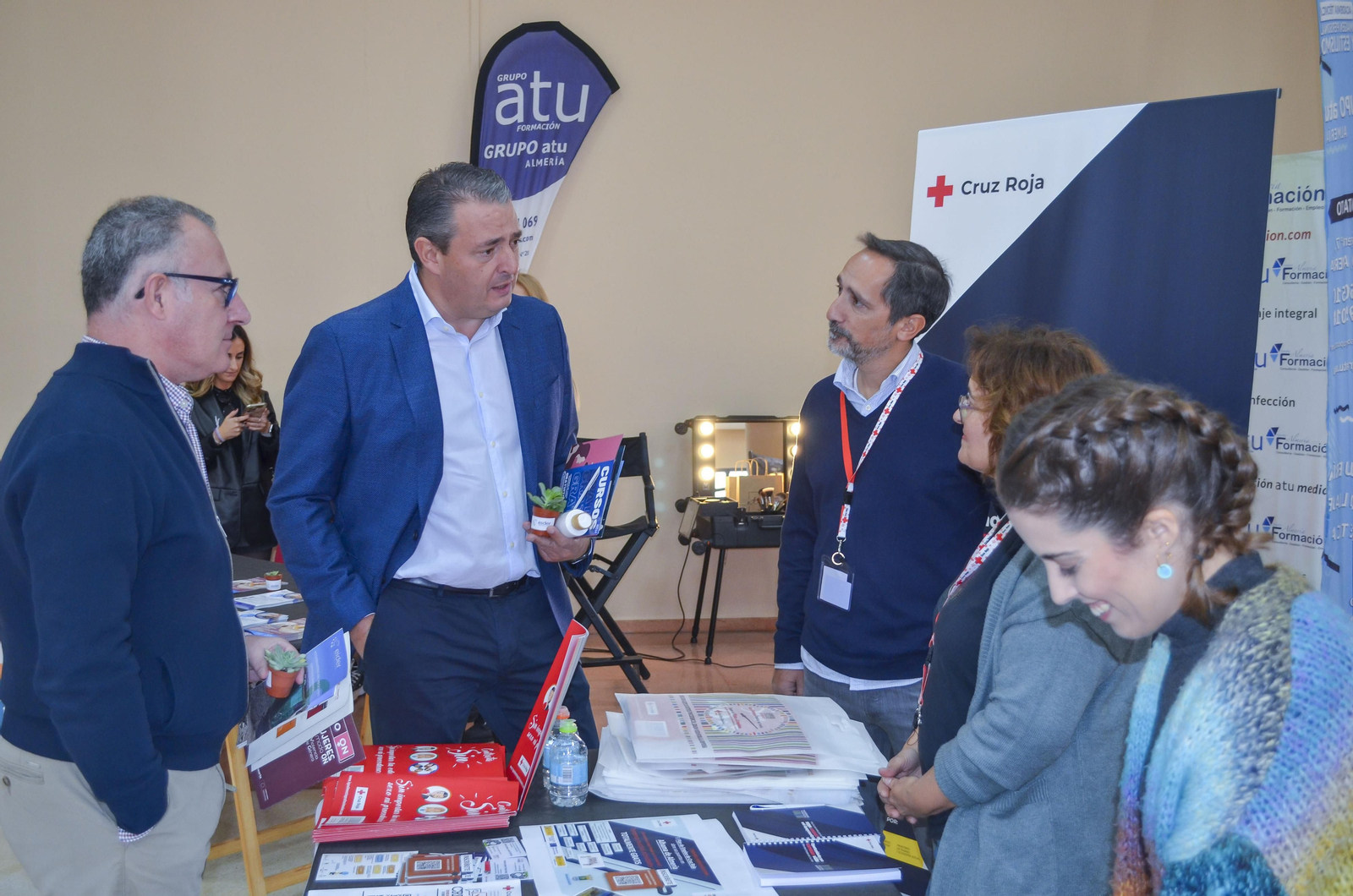 Alcalde y diputado provincial han visitado los expositores.