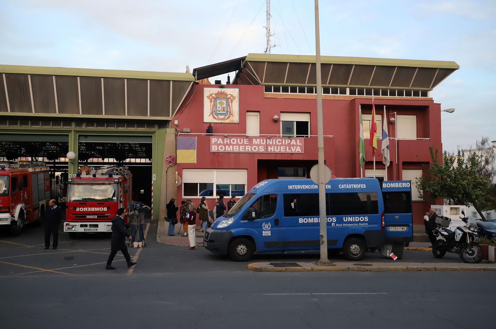 Imágenes del emotivo regreso de los Bomberos de Huelva tras sus labores de rescate en Turquía