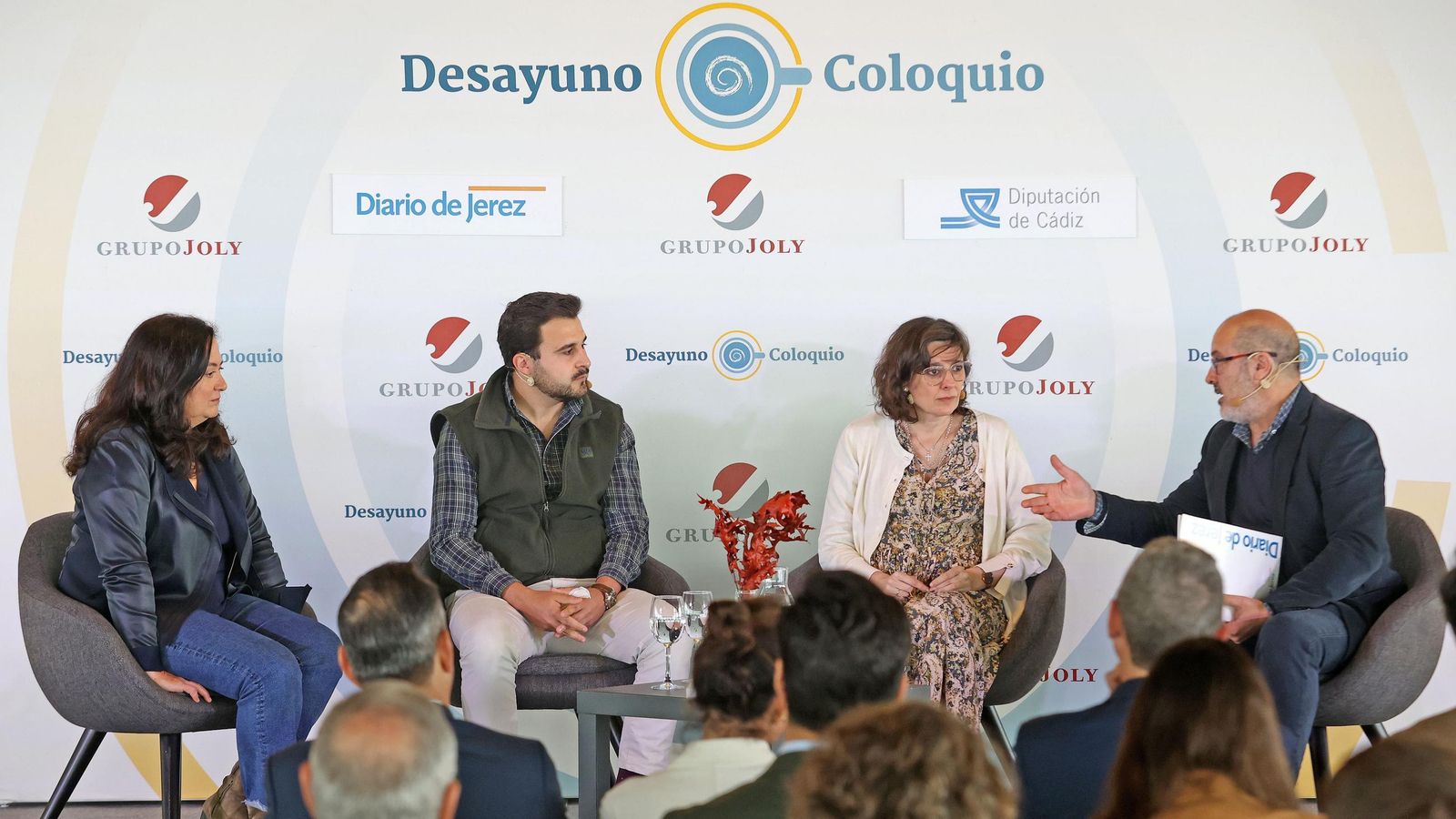 Desarrollo de la segunda mesa de debate con Ana Jiménez-Cantizano, Alberto Sánchez, Paola del Castillo y Ángel Espejo.