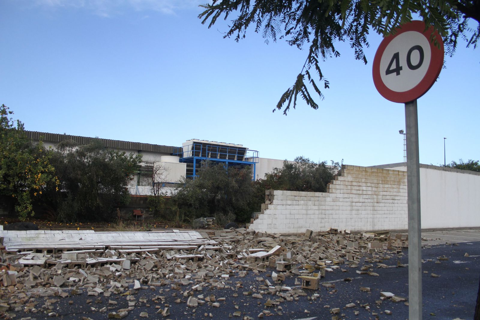 Consecuencias del temporal de lluvia y viento a su paso por la capital