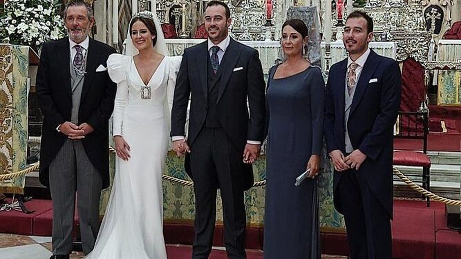 El nuevo matrimonio José León Moral y Alejandra Borrell, con Pepe León Moral, Yolanda Marenco y Álvaro Moral.