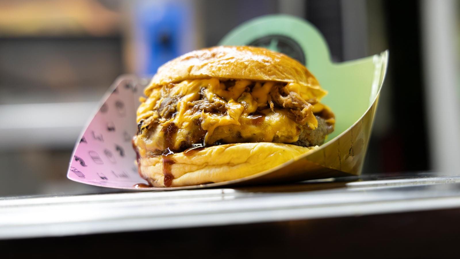 La Burger Cochina es un sueño para los amantes del sabor de la cochinita pibil.
