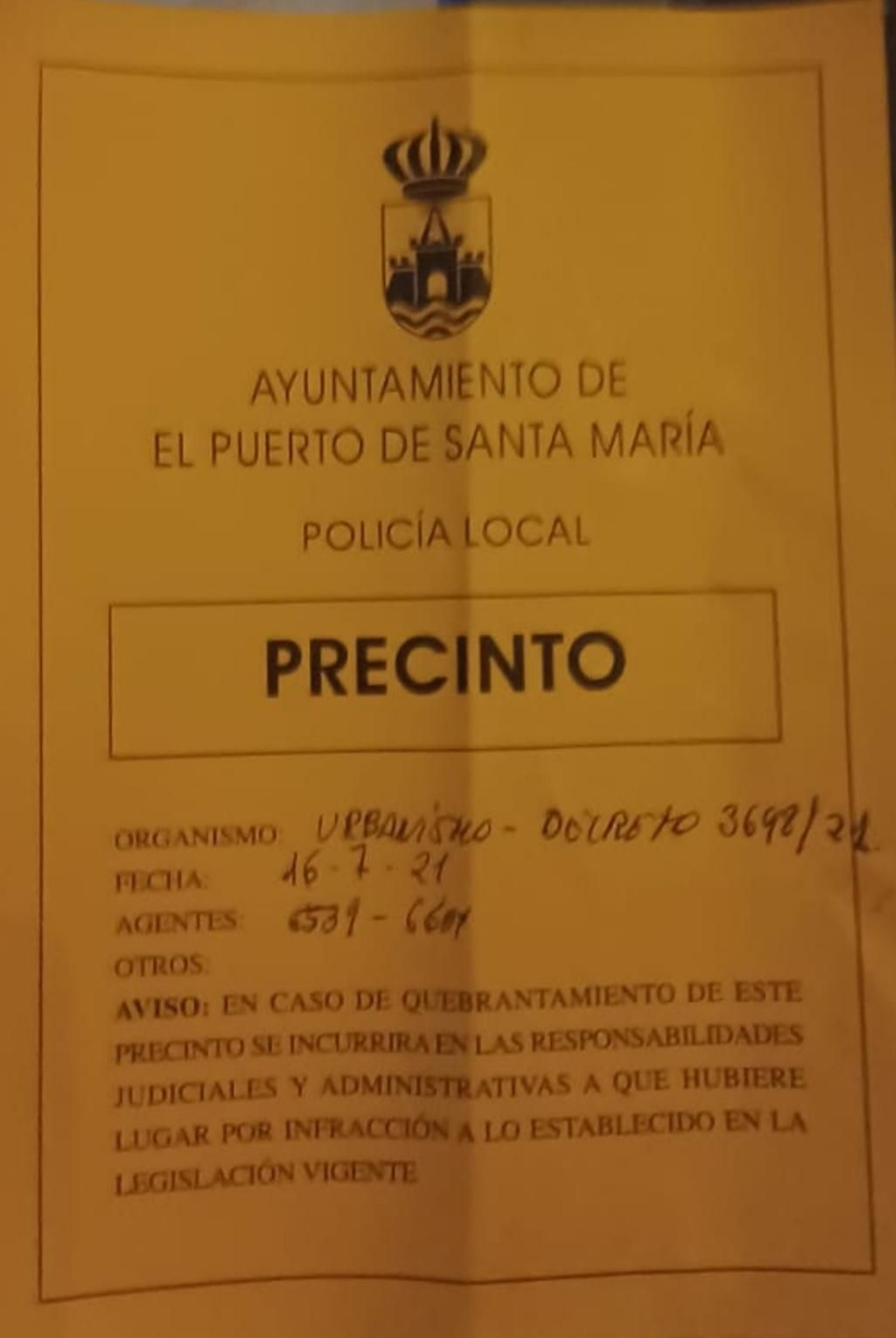 Precinto instalado, en base al decreto de la Concejalía de Urbanismo.