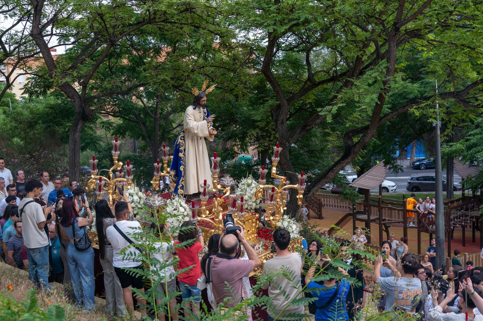 Imágenes del traslado del Cristo del Amor a la Concepción