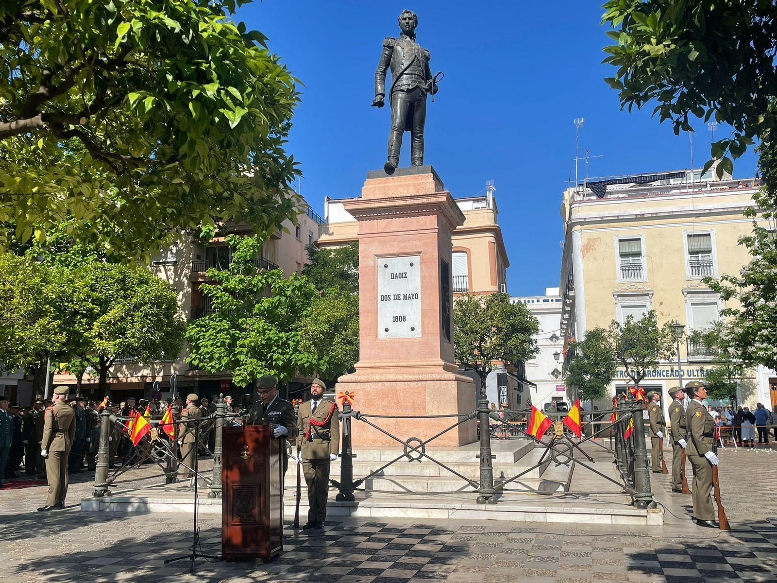 Parada militar en homenaje a los héroes de la independencia española Daoiz y Velarde