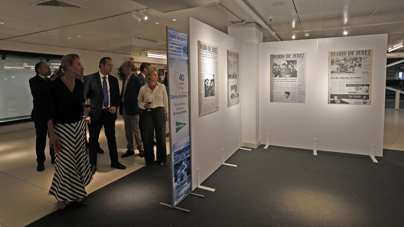 Imágenes de la exposición de portadas del Diario de Jerez en El Corte Inglés por los 40 años