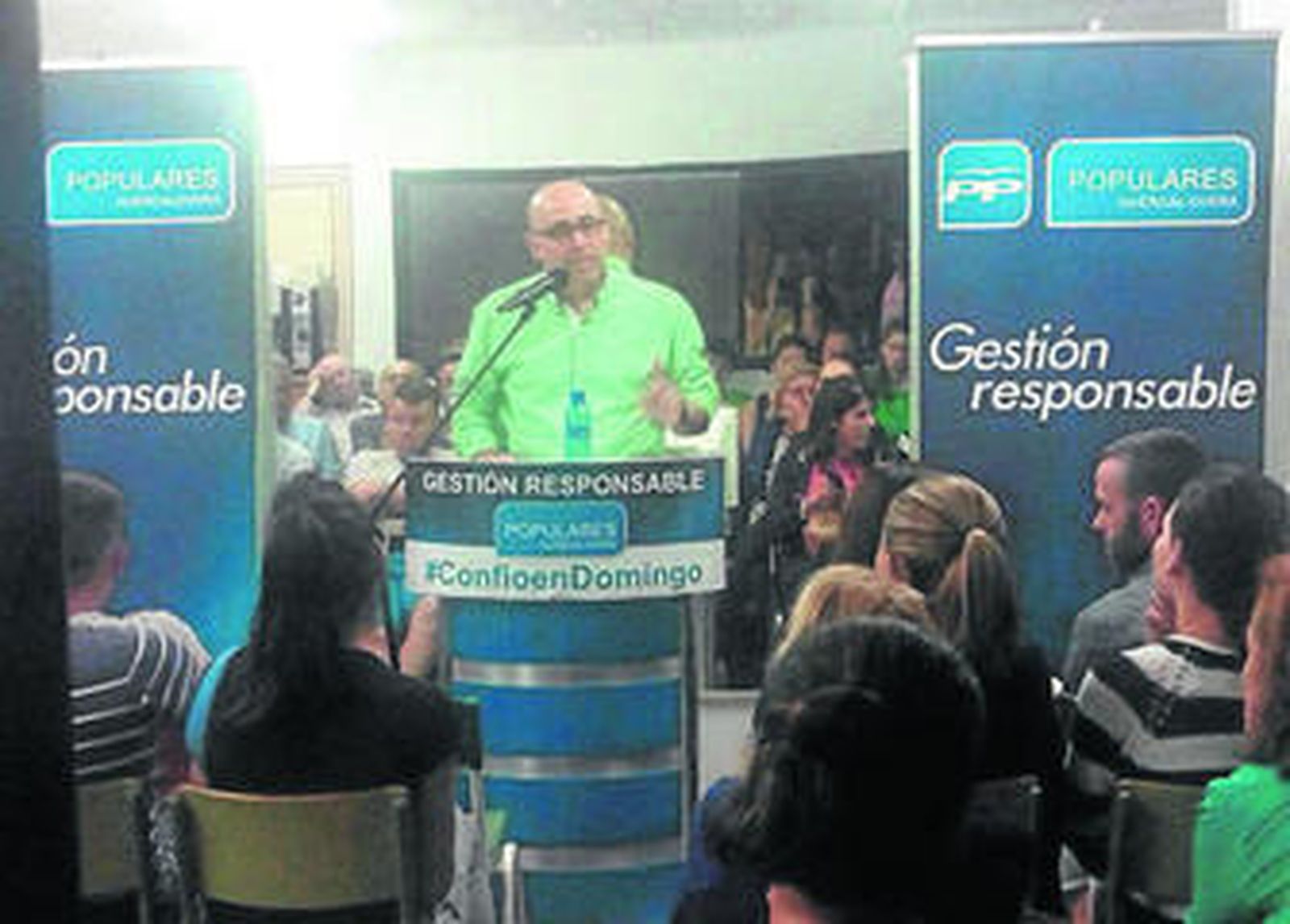 La candidatura del PP estuvo la pasada noche en un acto con los vecinos de San Isidro.