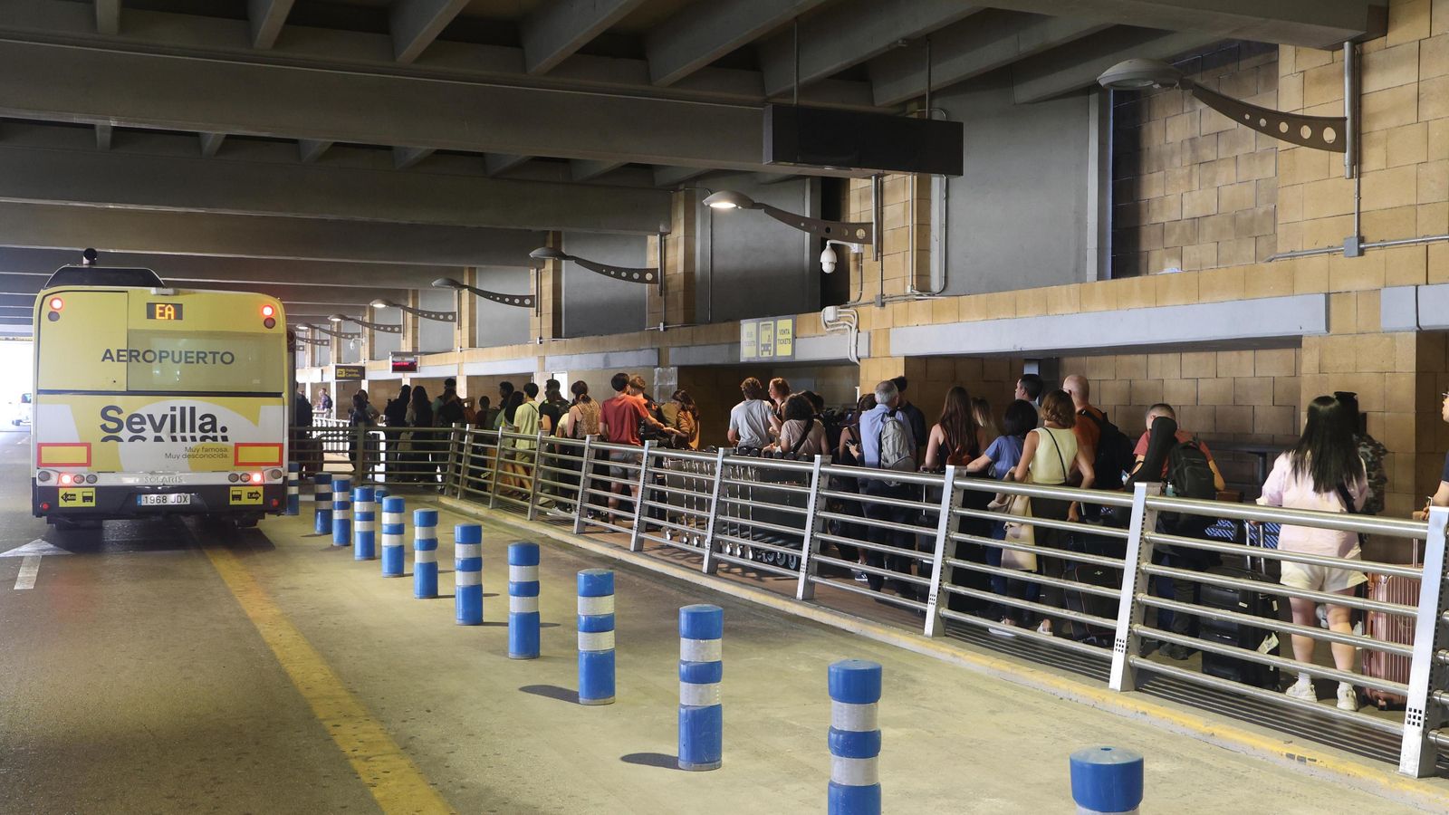 Otra vista del autobús del aeropuerto.
