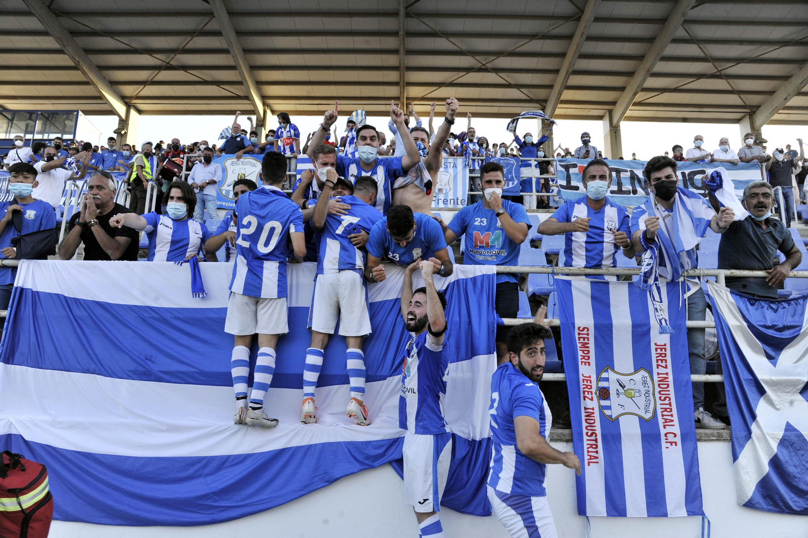 Imágenes del ascenso del Jerez Industrial a División de Honor en Arcos