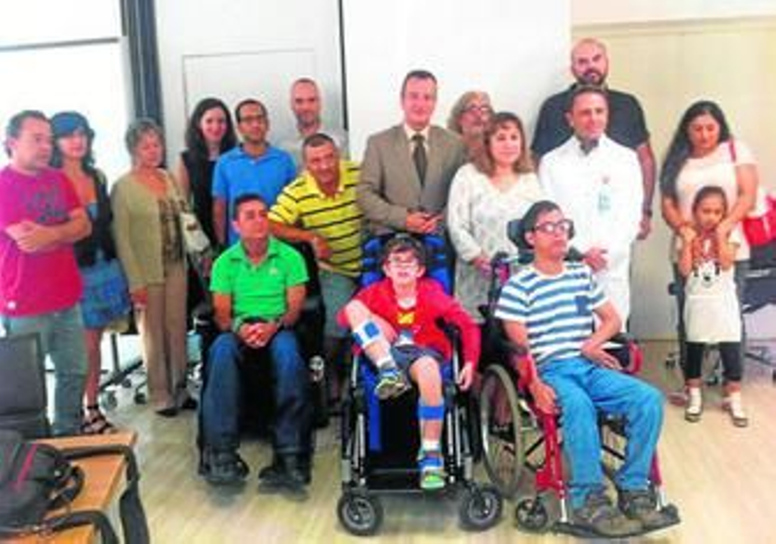 Pacientes, familias, médicos e investigadores se reunieron ayer en Granada. Pacientes, familias, médicos e investigadores se reunieron ayer en Granada.