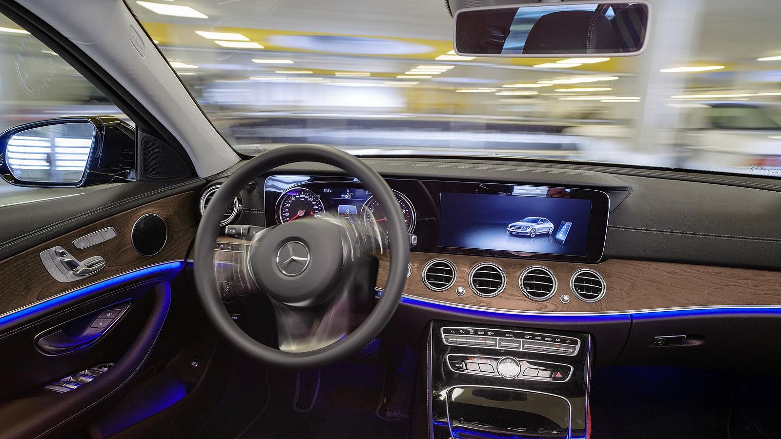 El coche funciona completamente sin conductor.