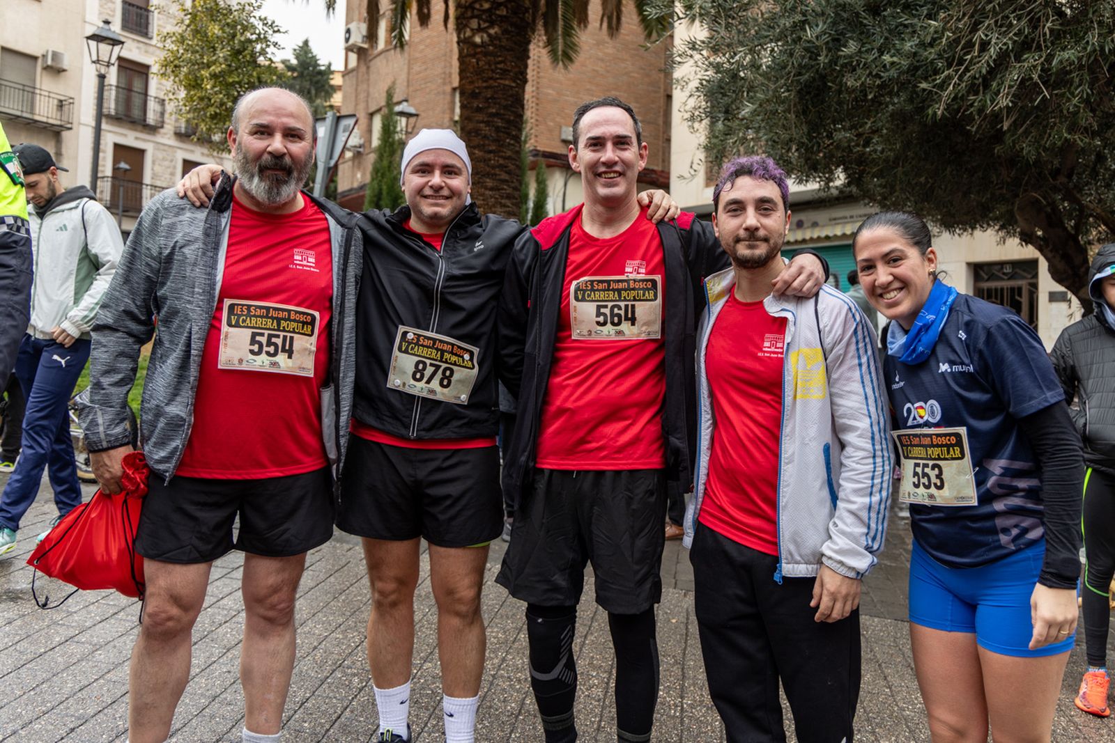 En imágenes: la lluvia no frena a más de un millar de corredores en la V Carrera Popular del IES San Juan Bosco (1)