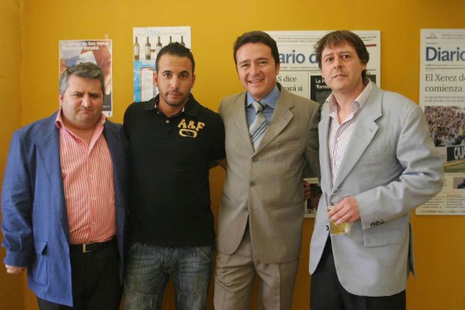 Paco Escot de MisterCasa, junto a Alejandro Carrillo; Jesús Rubiales, director de Veneciadores SL; y Juan Luis Pérez, del departamento comercial de Diario de Jerez.

Foto: Vanesa Lobo