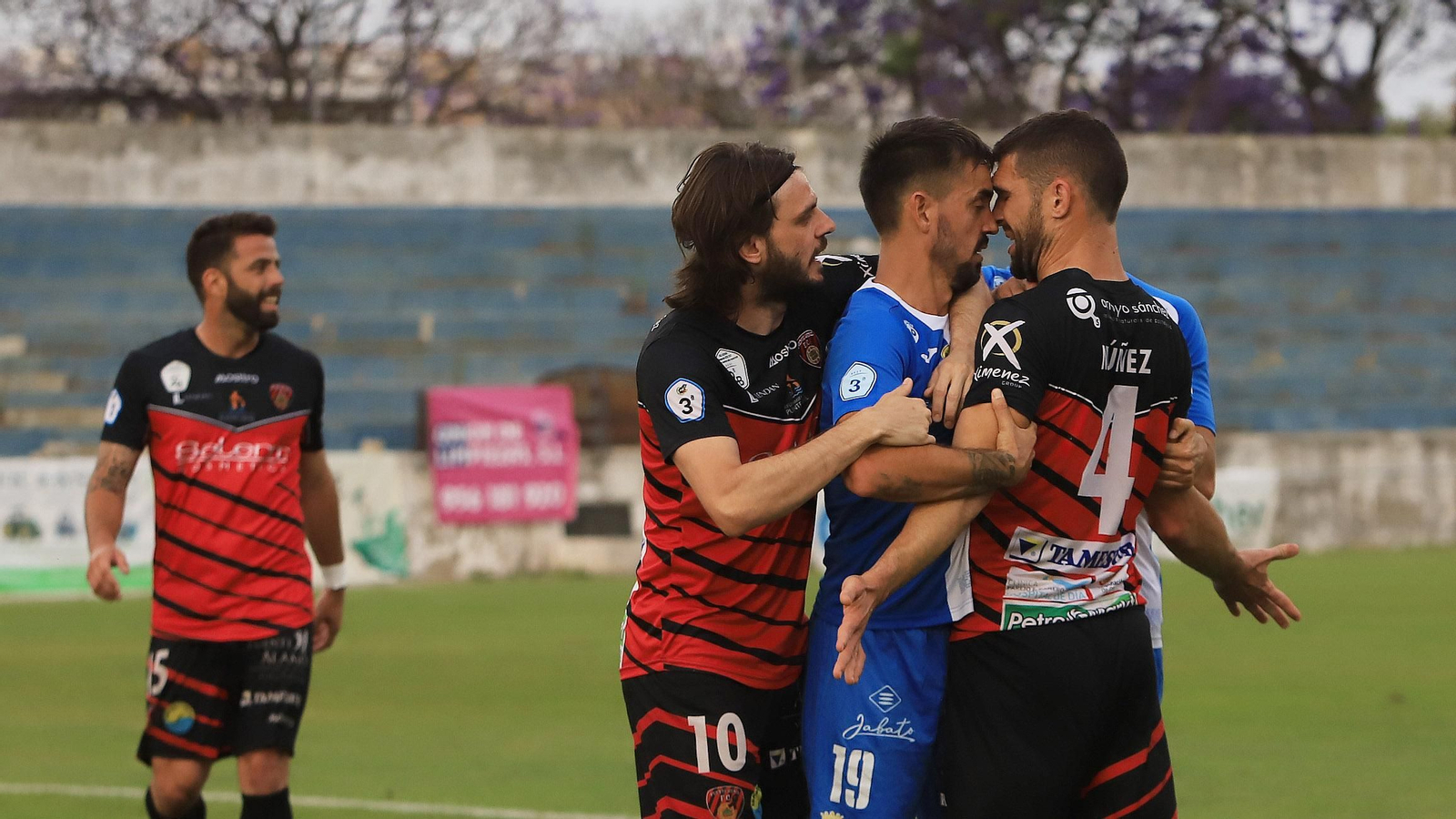 Imágenes de la semifinal por el ascenso entre el  Xerez CD - Puente Genil