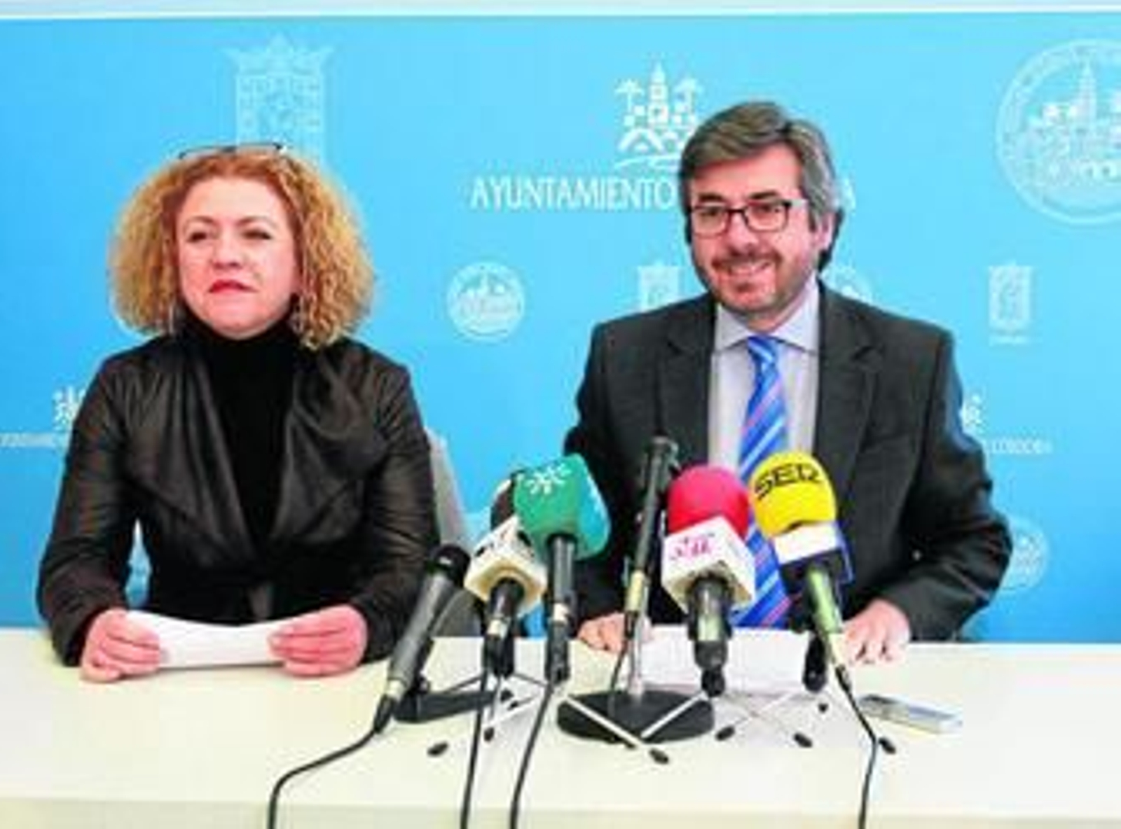 Luisa García y Miguel Ángel Torrico, ayer, en el Ayuntamiento.