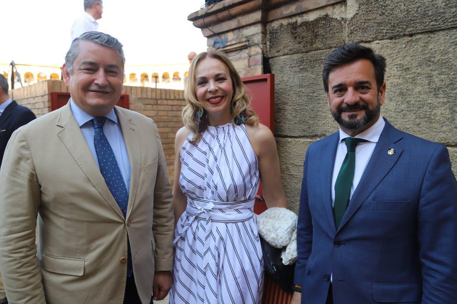 Los famosos y autoridades en los toros del jueves de Feria de Abril
