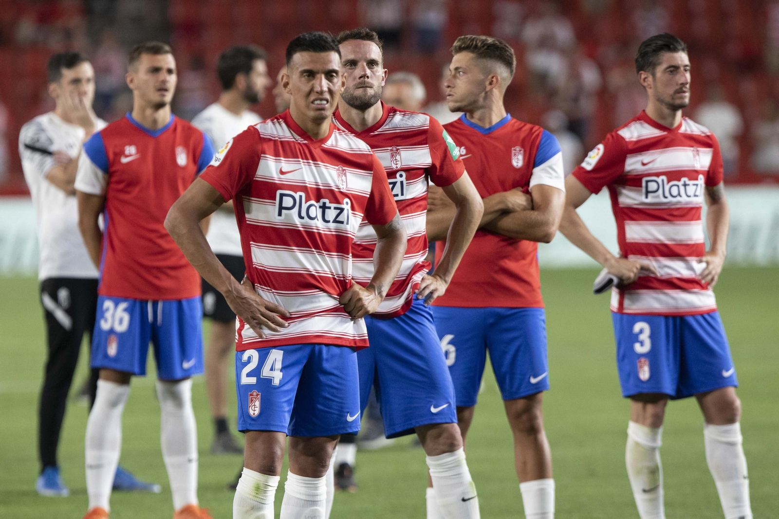 El desconsuelo tras el descenso del Granada CF, en imágenes