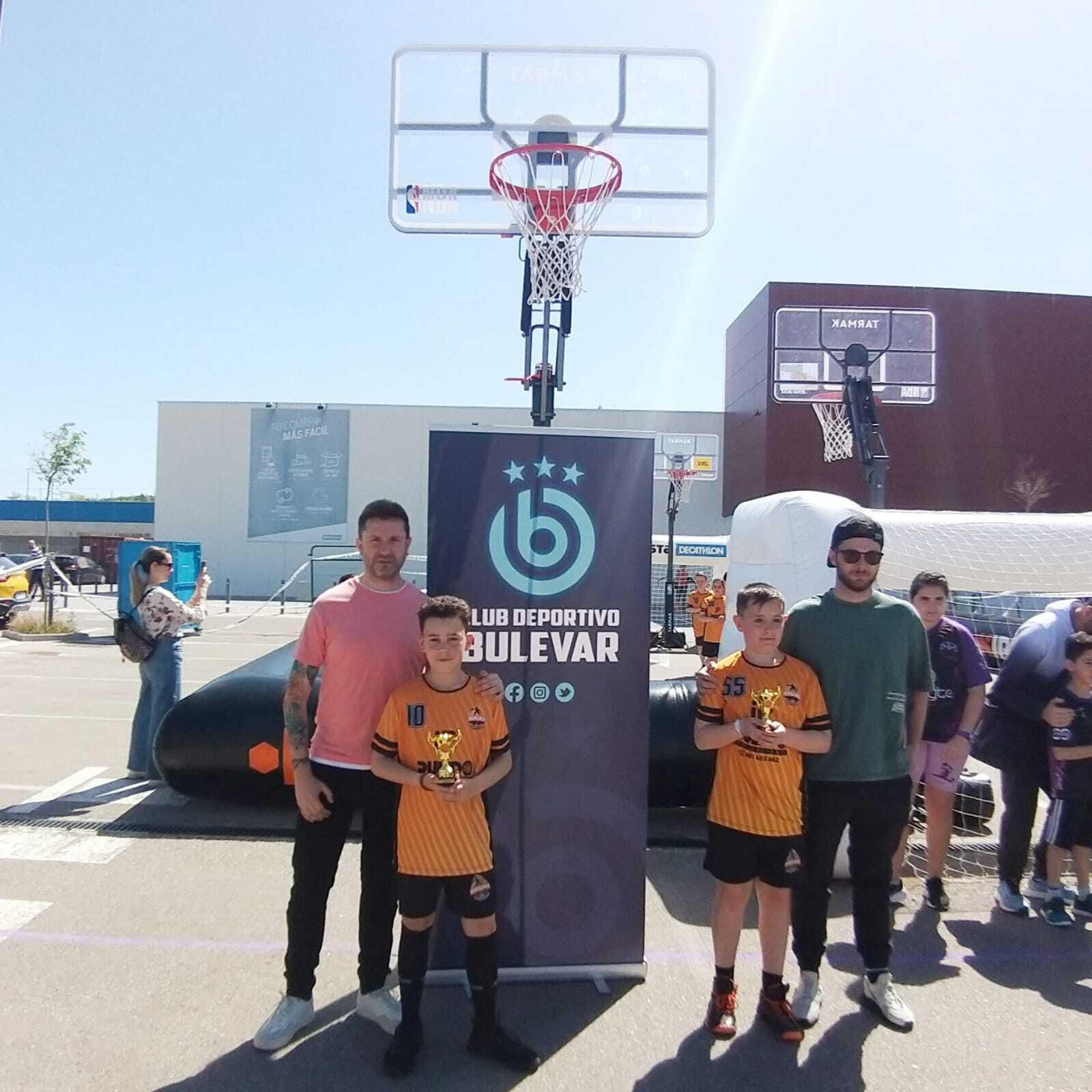 En imágenes: basket solidario de la mano del CD Bulevar en favor de ALES
