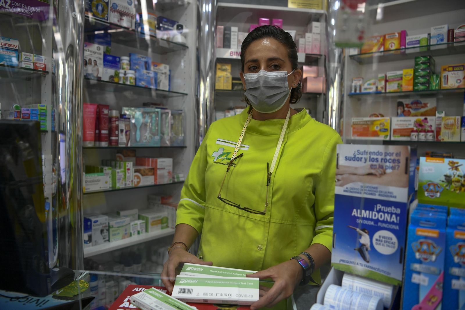 Las farmacias de Granada venden más  de 30.700 test rápidos en agosto