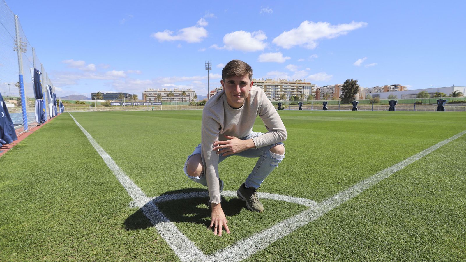 El extremo, en el córner del estadio de atletismo