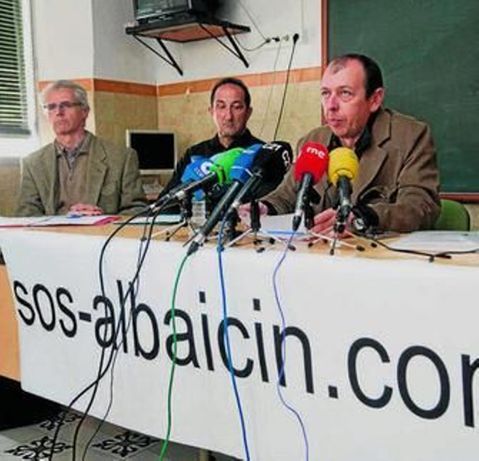 Miembros de la plataforma, en la rueda de prensa.