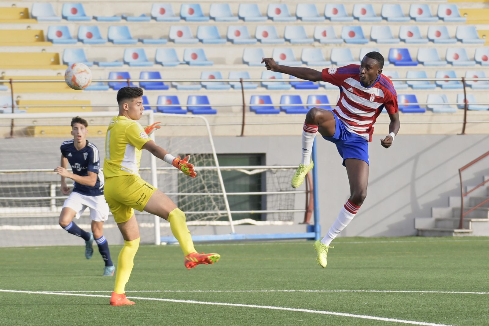 Eghosa bate al meta marbellí.