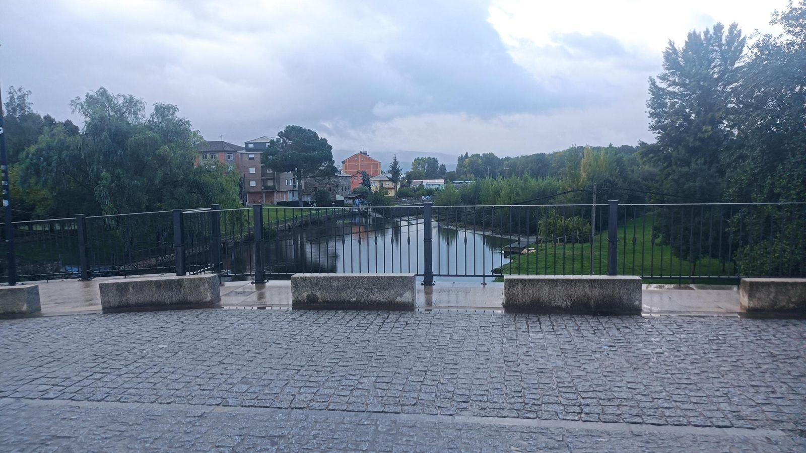 Puente sobre el río Cúa.