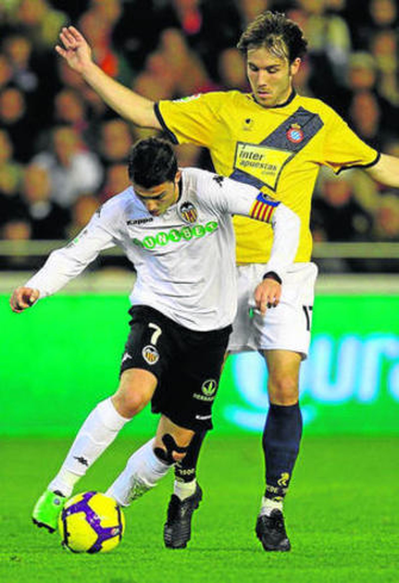 David Villa intenta marcharse de Verdú.