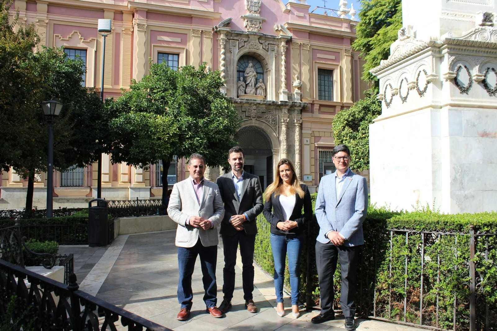 Virginia Salmerón durante su visita la Plaza del Museo de Sevilla.