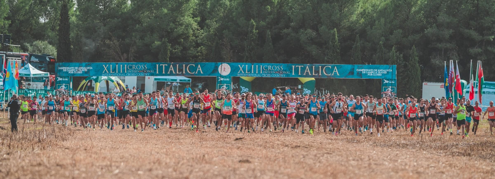 La salida del Cross Popular Corto Masculino en Itálica.
