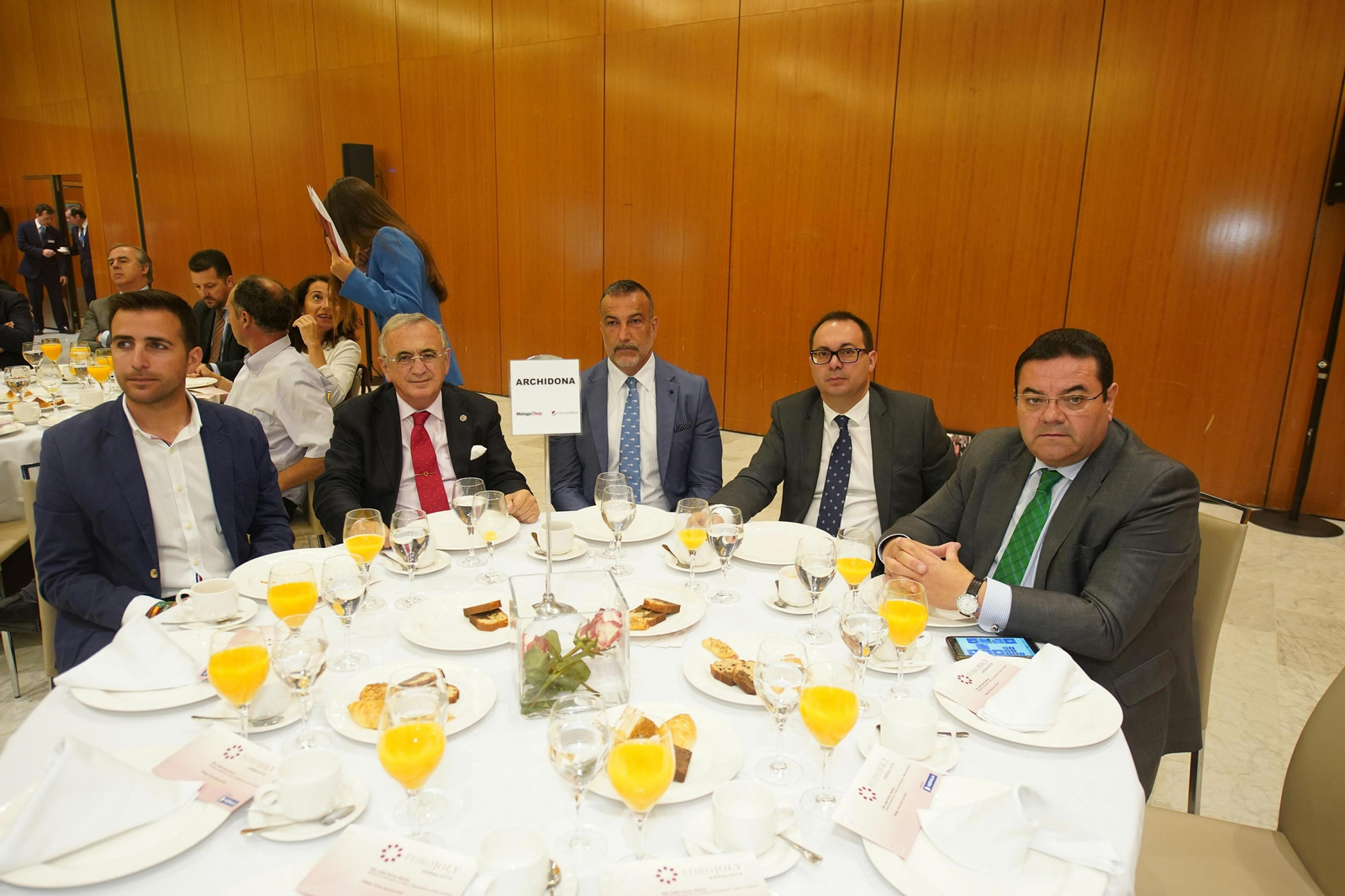 Las imágenes del desayuno-coloquio con Isabel García Tejerina