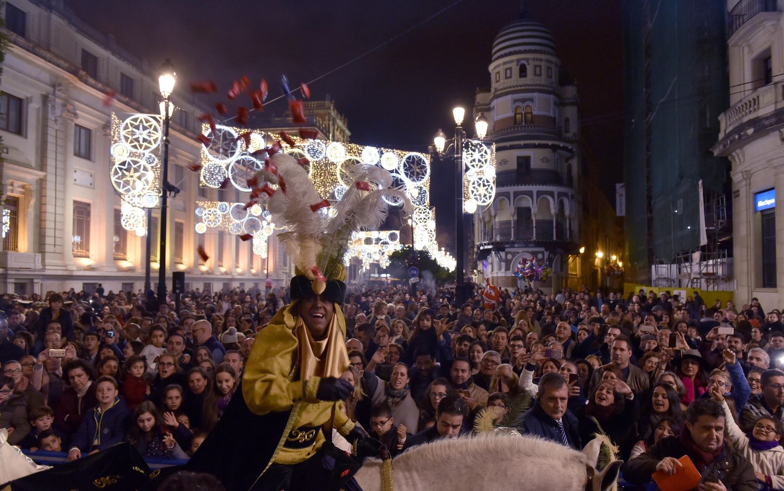 El Heraldo Real recorre las calles del centro