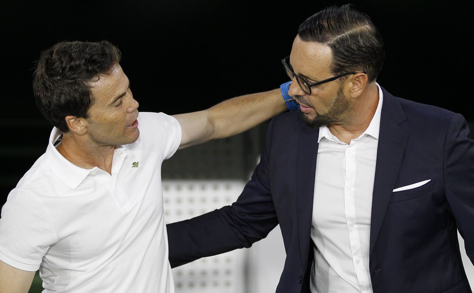 Rubi se saluda con Bordalás justo antes de comenzar el encuentro