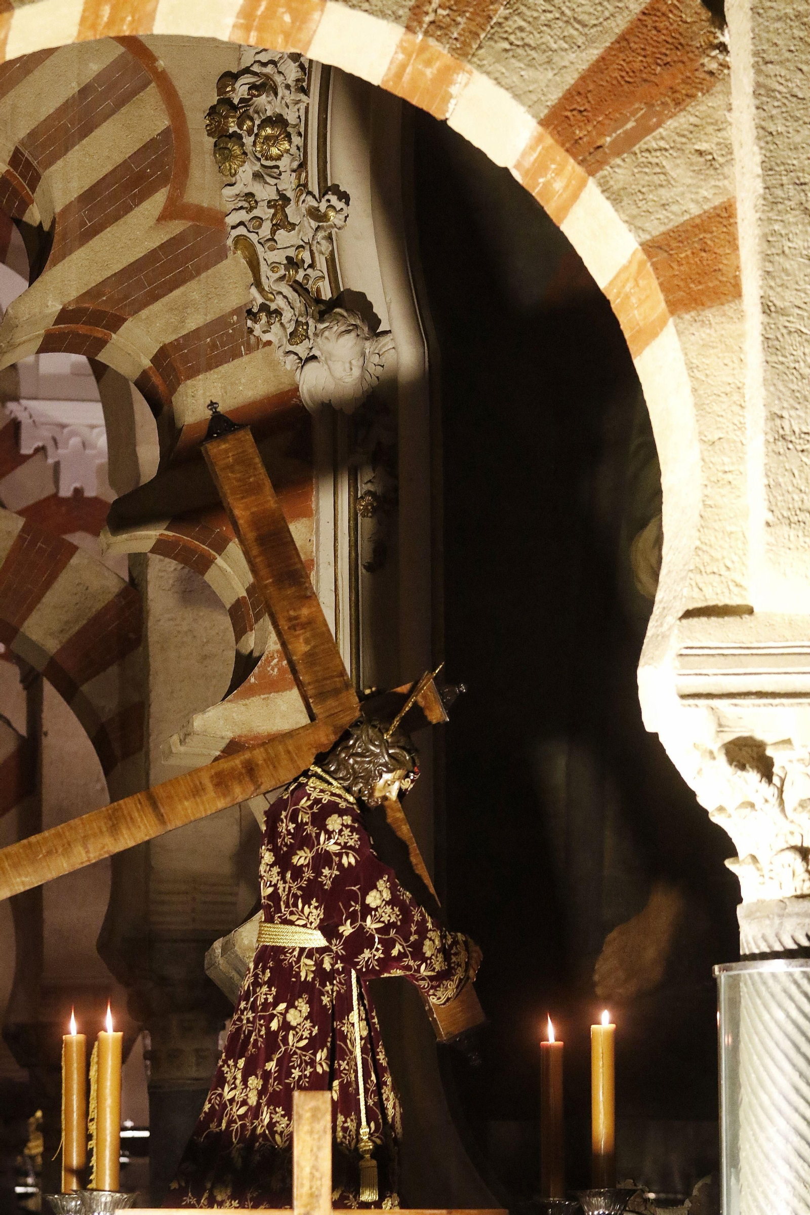 El Vía Crucis de las Cofradías de Córdoba, en imágenes