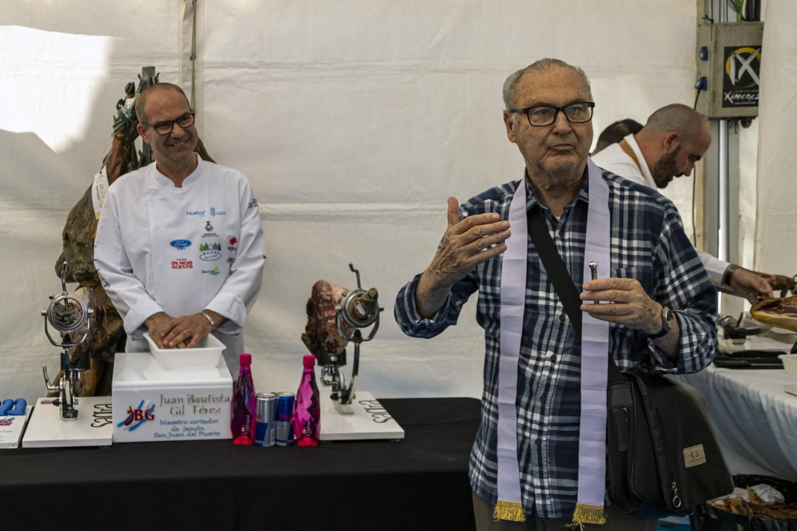 Imágenes del inicio del intento de conseguir el récord Guinnes de cortar jamón en Huelva