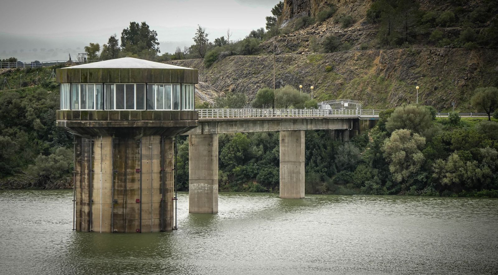 Imágenes del estado actual de los embalses de los Hurones, Guadalcacín y Bornos