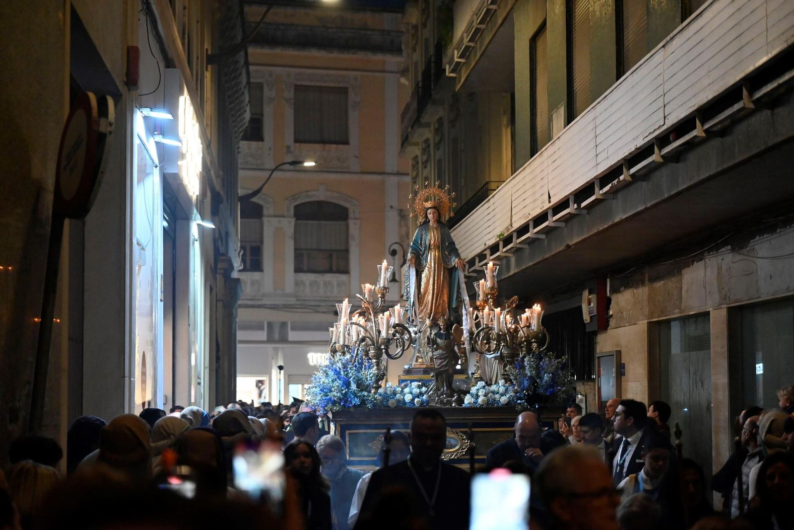 La procesión de la Virgen de la Medalla Milagrosa de Córdoba, en imágenes